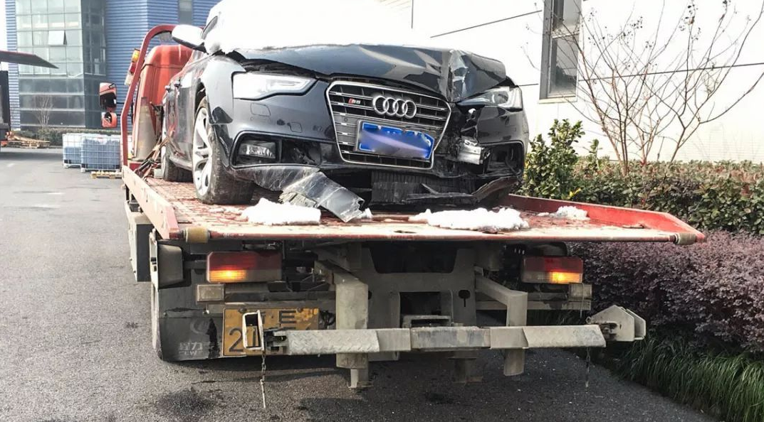 成都報廢車回收如何拖車？